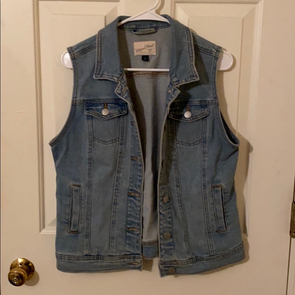 Target Universal Thread Denim Vest - size M Medium